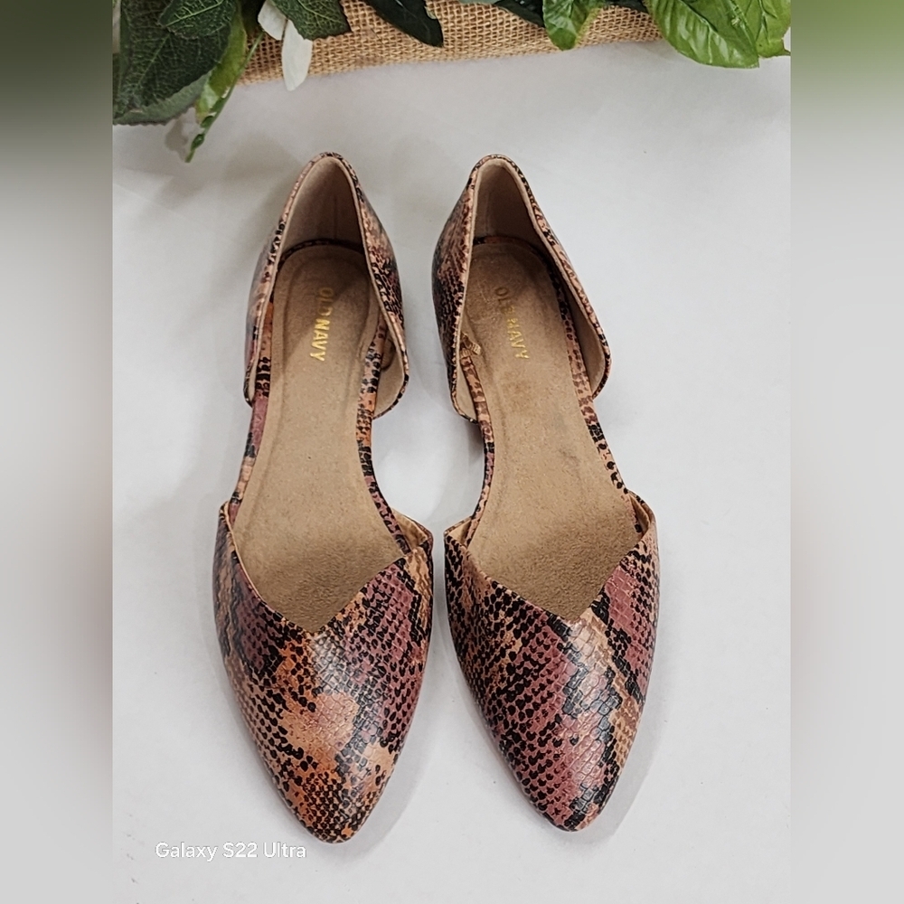 Old Navy Women's Pink and Black Snakeskin Flats